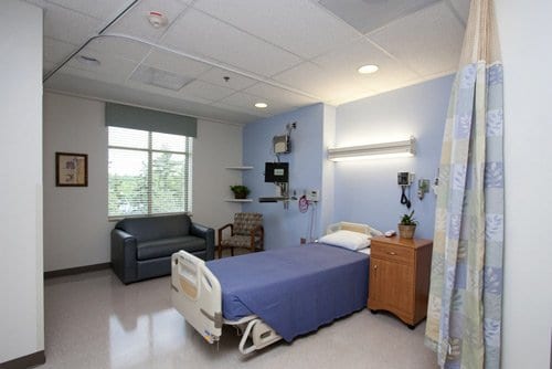 Patient Room - Nearly all rooms on the 20-bed unit are private and enjoy a scenic view of the Mississippi River. Amenities include a bathroom with a shower, sleeper chair, phone, TV, and wireless internet access. The bedside computer provides the doctor or nurse quick access to a patient’s electronic medical record to ensure continuity of care and patient safety. Cell phones are permitted. Families are allowed to stay with their loved one overnight. 